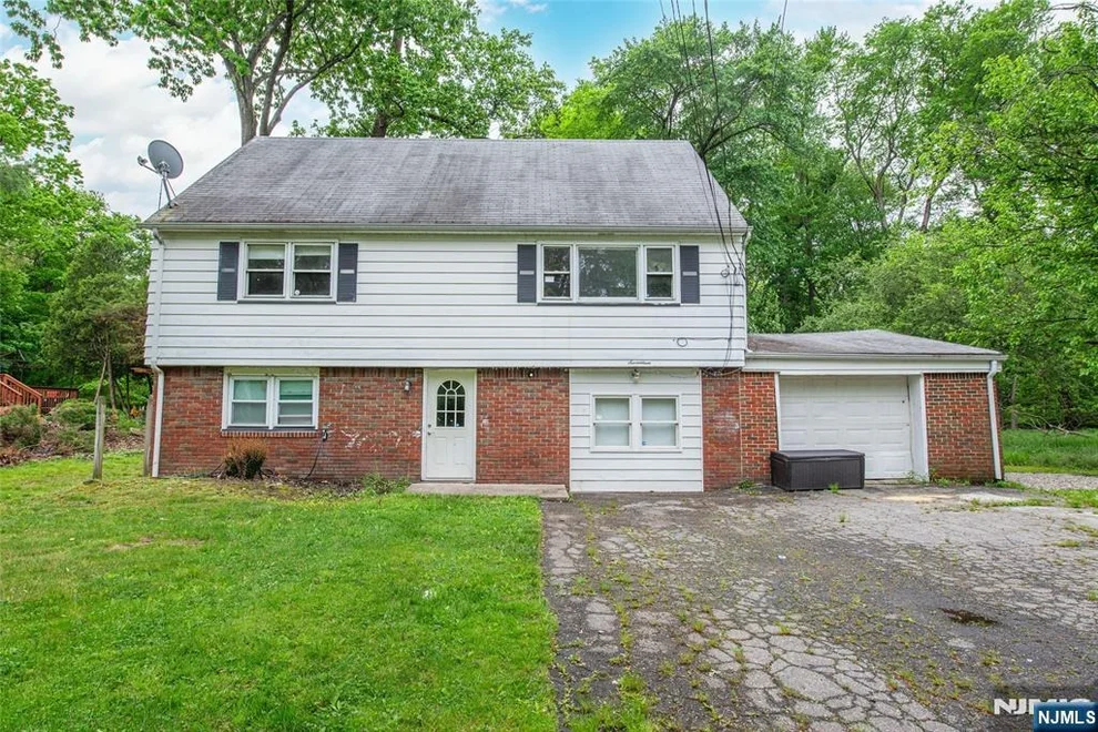 Unit for sale at 17 Oakwood, Pequannock Township, NJ 07440