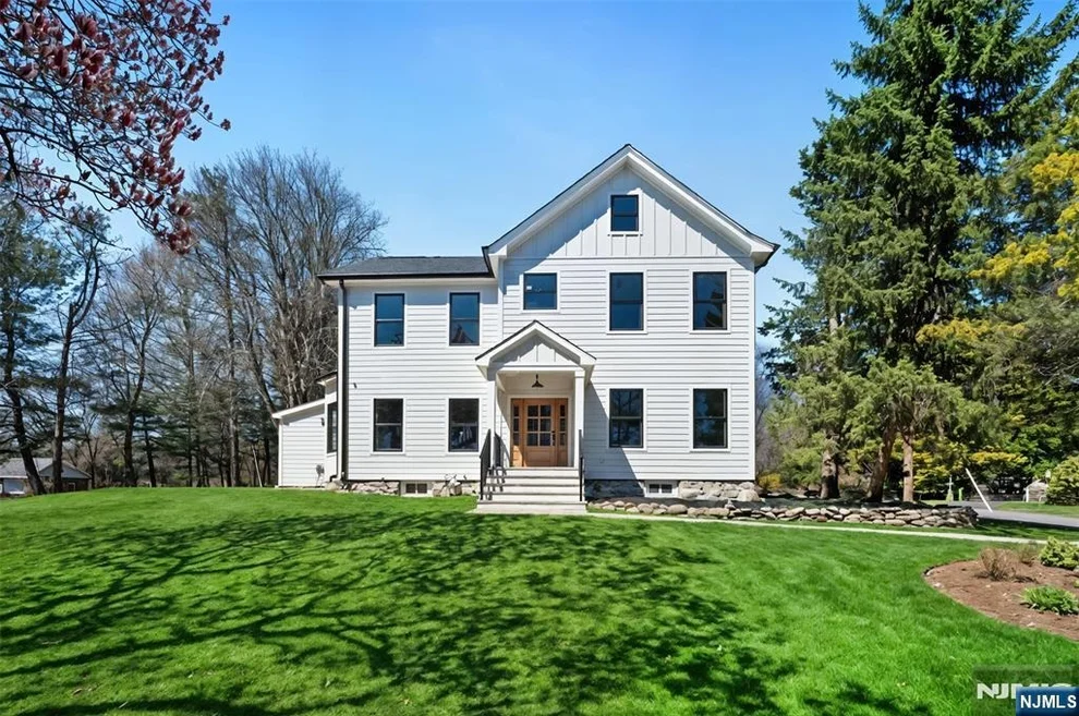 Unit for sale at 175 E Crescent, Allendale, NJ 07401