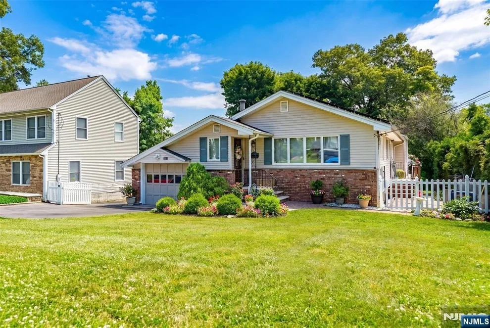 Unit for sale at 447 Van Dyke, Ridgewood, NJ 07450