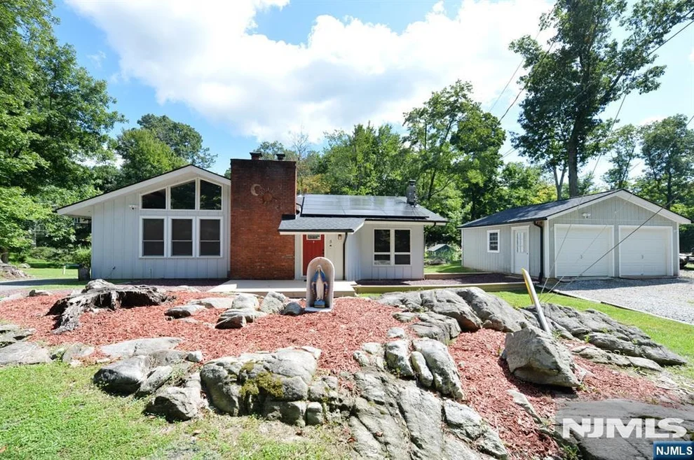 Unit for sale at 5 Woodlawn, Andover Twsp, NJ 07821