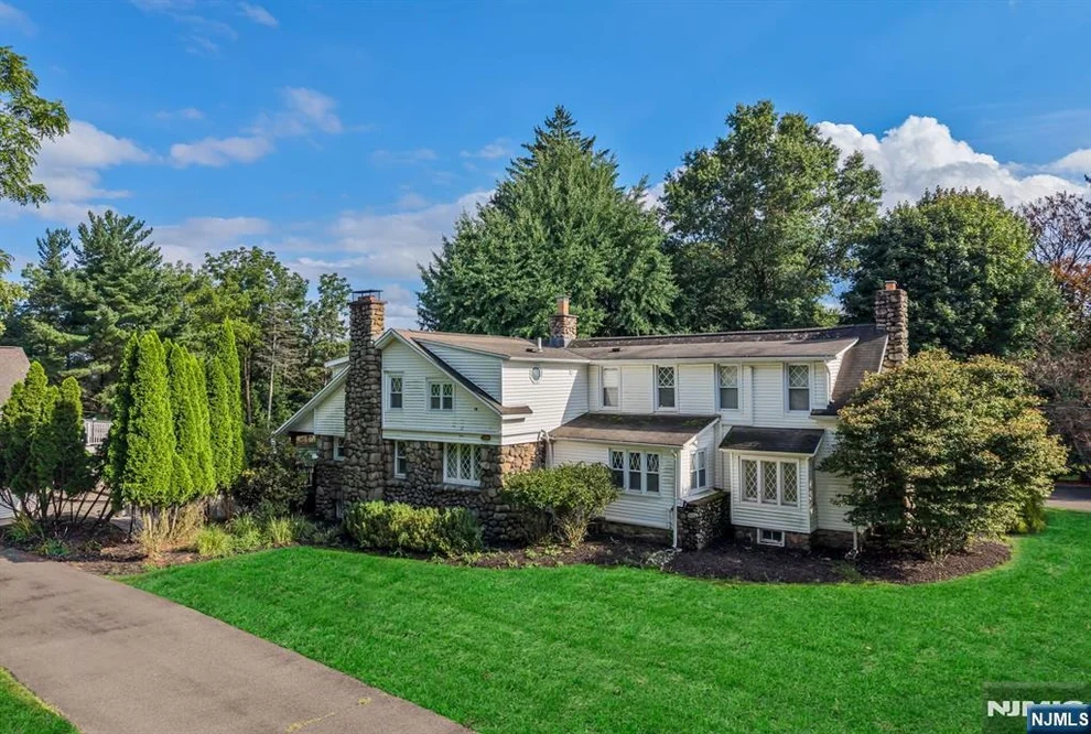 Unit for sale at 41 E Crescent, Mahwah, NJ 07430