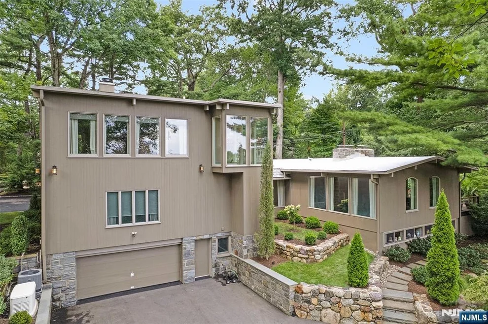 Unit for sale at 1 Driftway, Roseland, NJ 07068