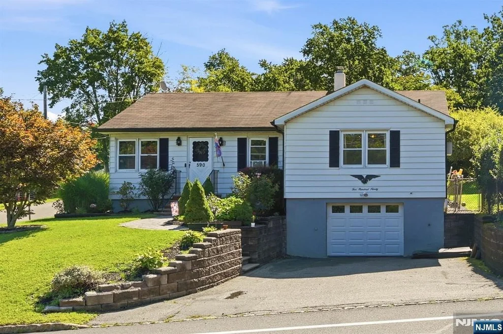 Unit for sale at 590 Ridge, West Milford, NJ 07480