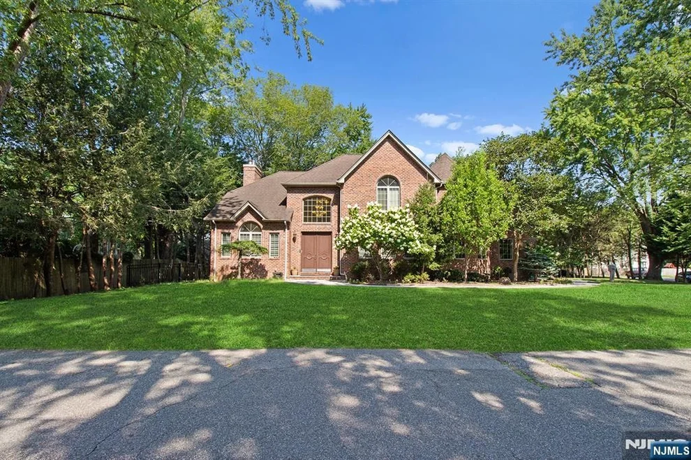 Unit for sale at 5 Kenyon, Norwood, NJ 07648
