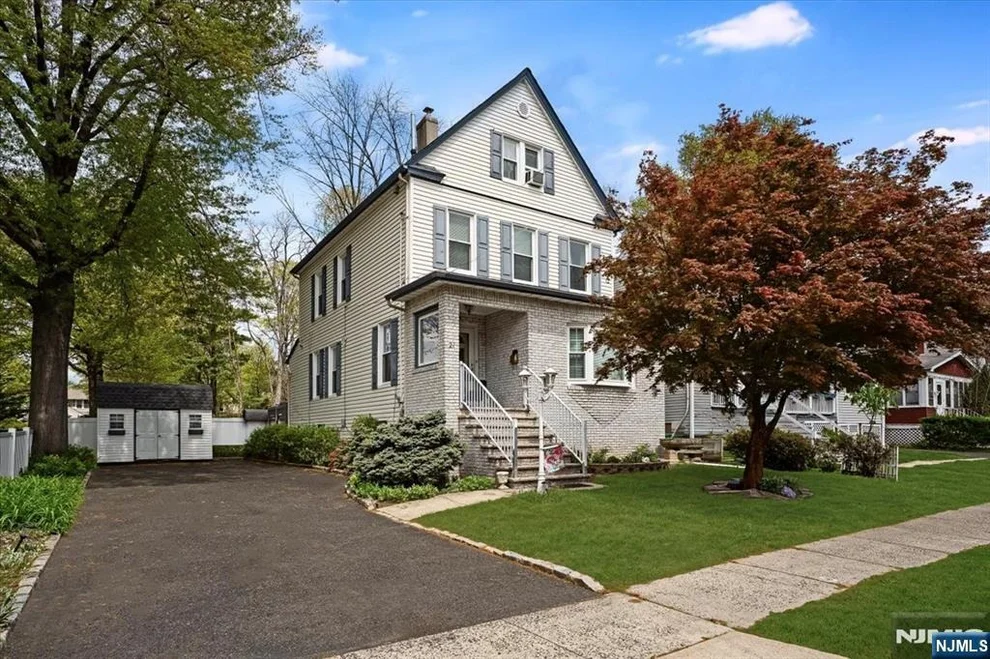 Unit for sale at 21 Grant, Roselle Park, NJ 07204