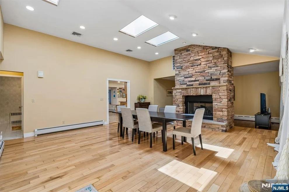 Unit for sale at 186 Laauwe, Wayne, NJ 07470