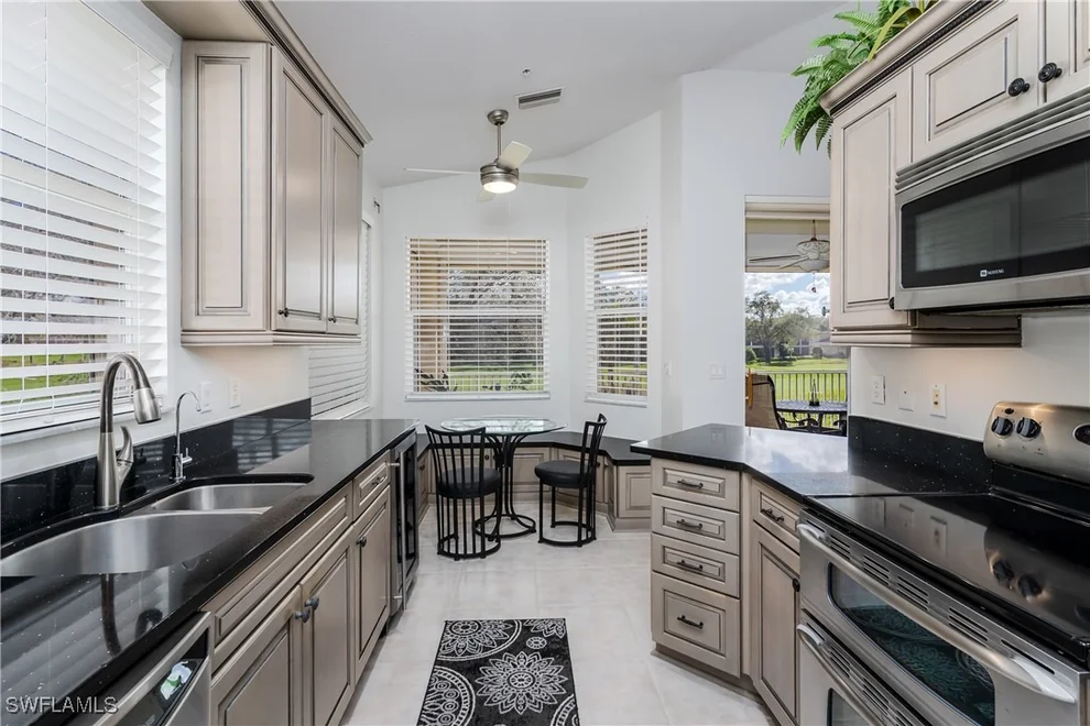 Unit for sale at 640 Lalique Circle, Naples, FL 34119