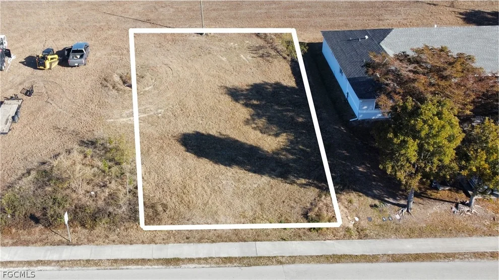 Unit for sale at 711 SE 8th Street, Cape Coral, FL 33990