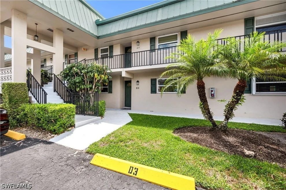 Unit for sale at 600 Valley Stream Drive, Naples, FL 34113