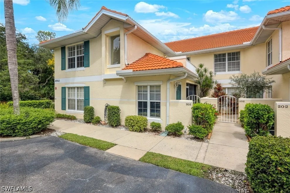 Unit for sale at 4940 Deerfield Way, Naples, FL 34110