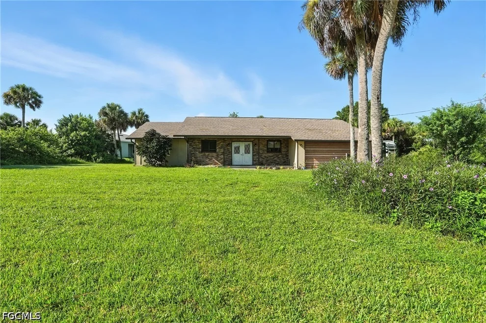 Unit for sale at 5006 Pike Lane, Labelle, FL 33935