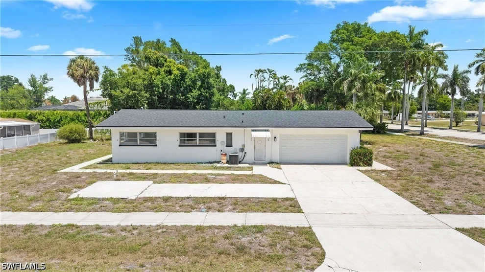 Unit for sale at 10300 McGregor Boulevard, Fort Myers, FL 33919
