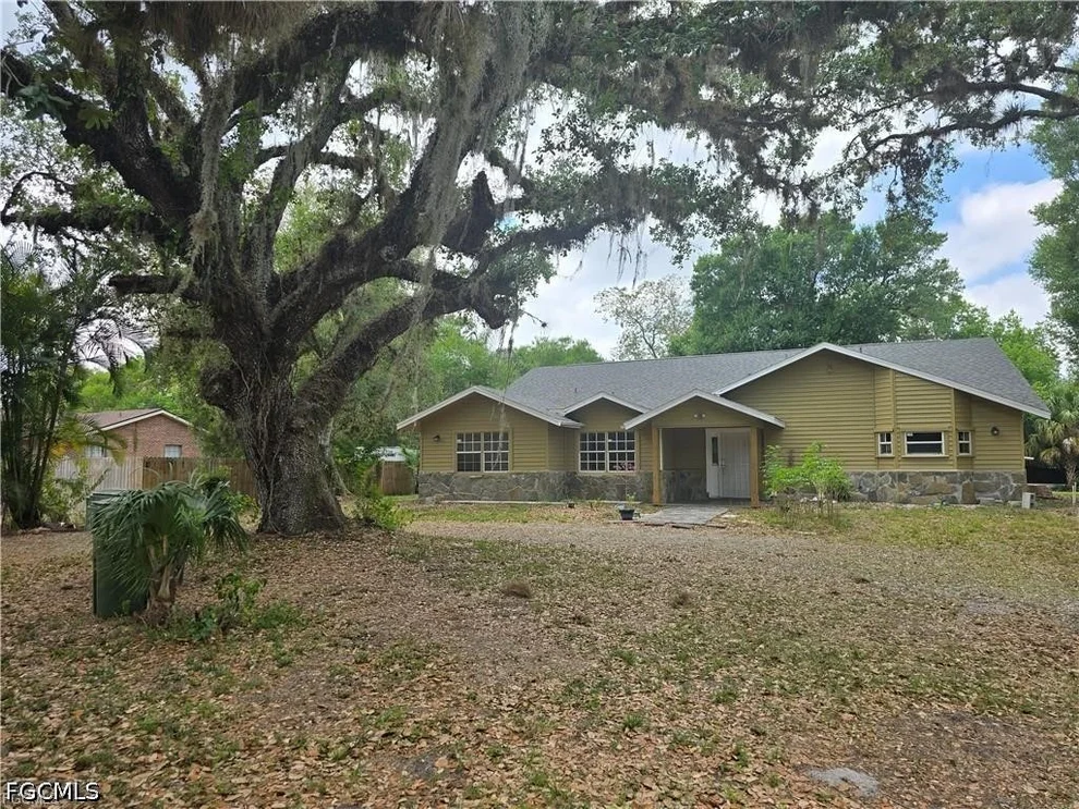 Unit for sale at 140 S Davis Street, Labelle, FL 33935