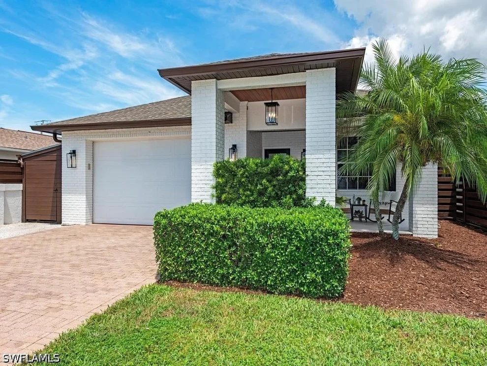 Unit for sale at 605 109th Avenue N, Naples, FL 34108