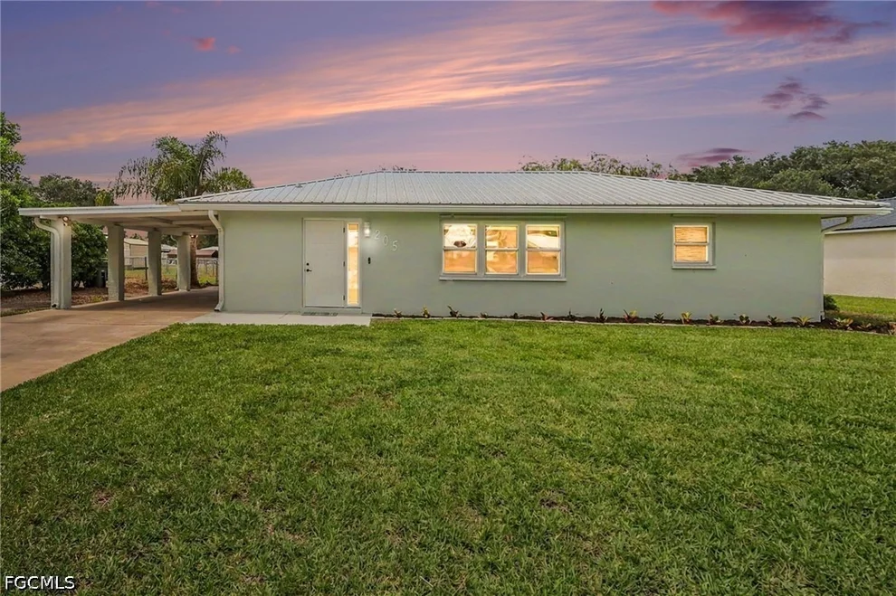 Unit for sale at 205 E Sugarland Circle, Clewiston, FL 33440
