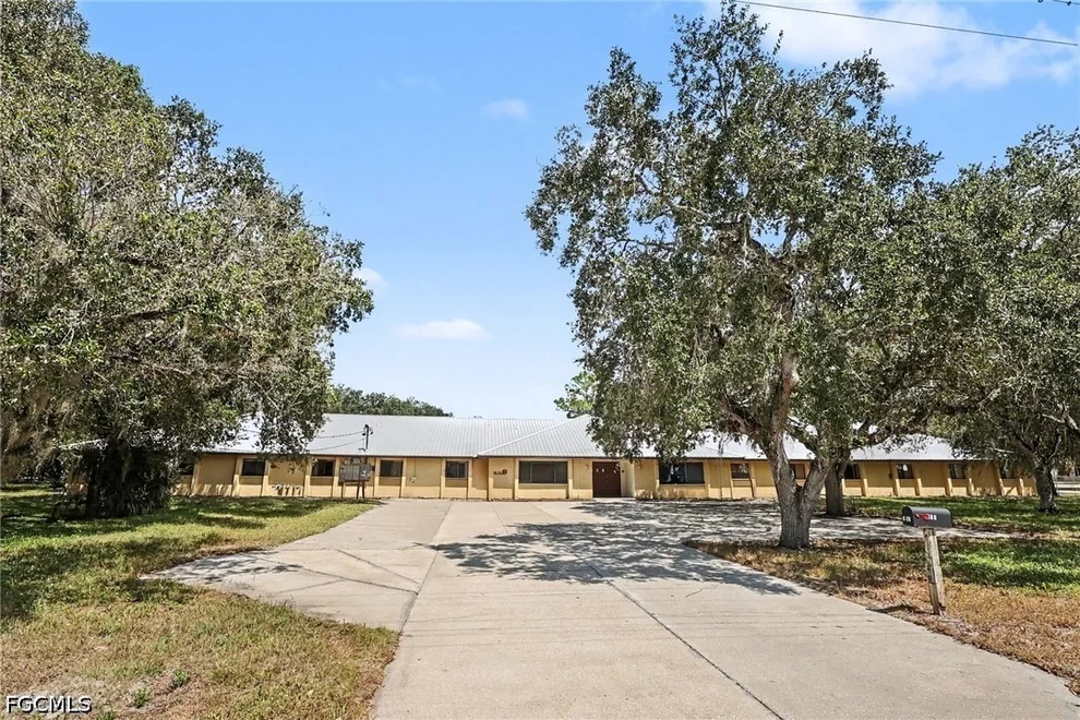 Unit for sale at 151 S Missouri Street, Labelle, FL 33935