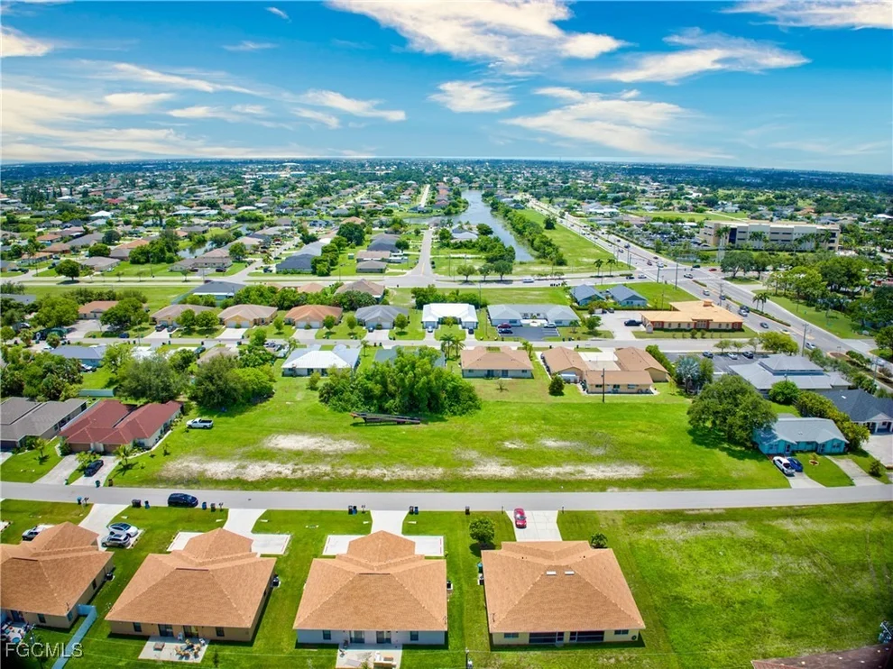 Unit for sale at 1302 SE 8th Place, Cape Coral, FL 33990