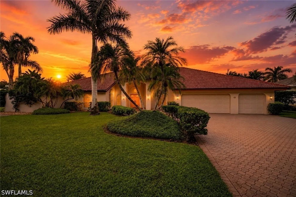 Unit for sale at 700 HOLLYBRIAR Lane, Naples, FL 34108