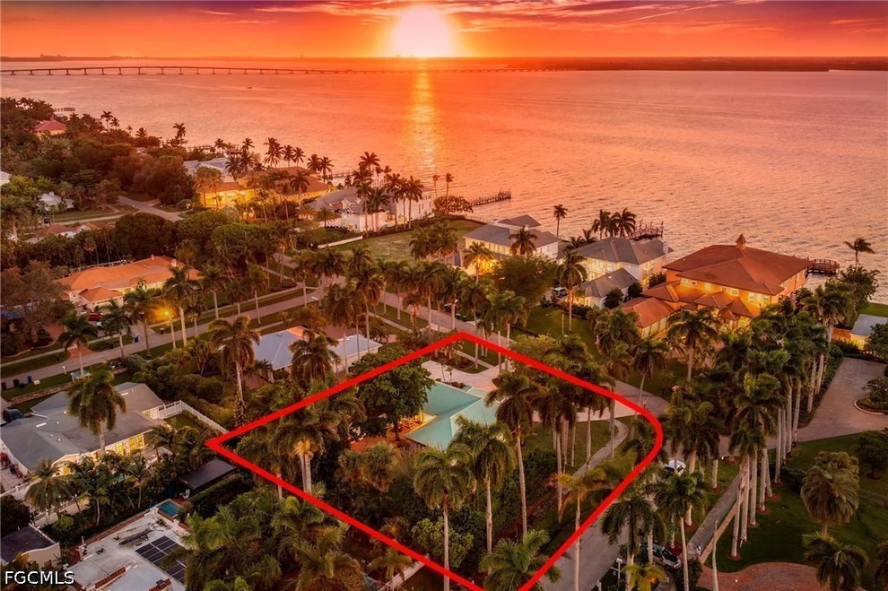 Unit for sale at 3209 W Riverside Drive, Fort Myers, FL 33901