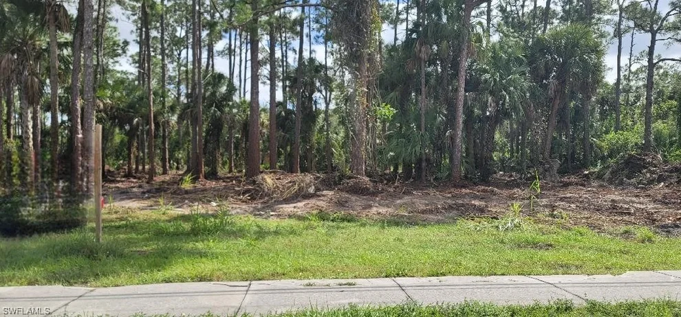 Unit for sale at 402 Richmond Avenue N, Lehigh Acres, FL 33972