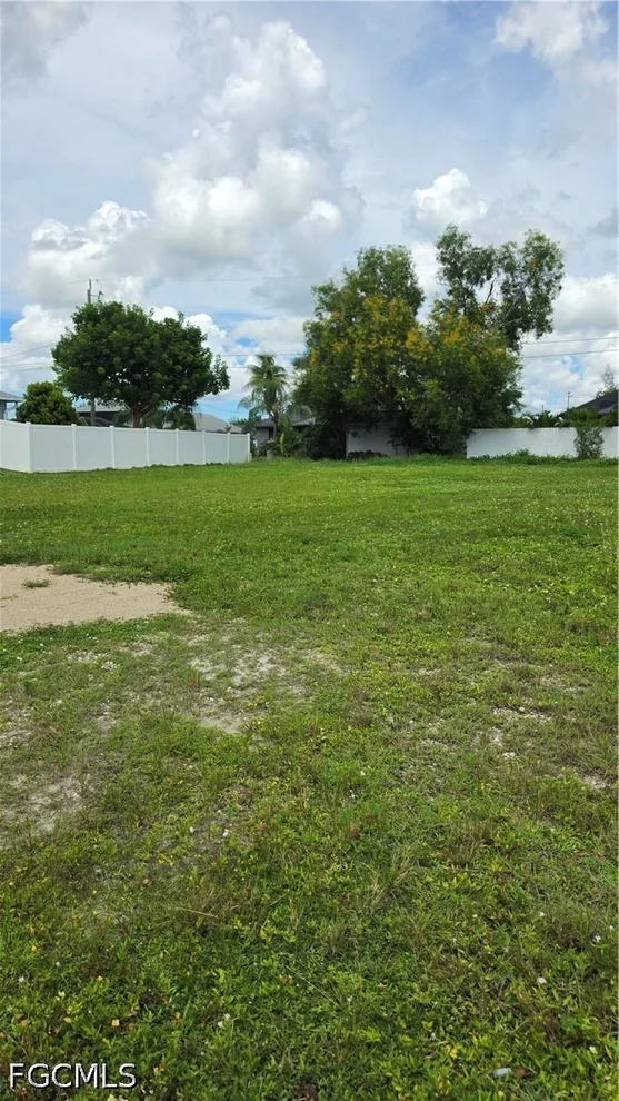 Unit for sale at 611 SW 27th Terrace, Cape Coral, FL 33914