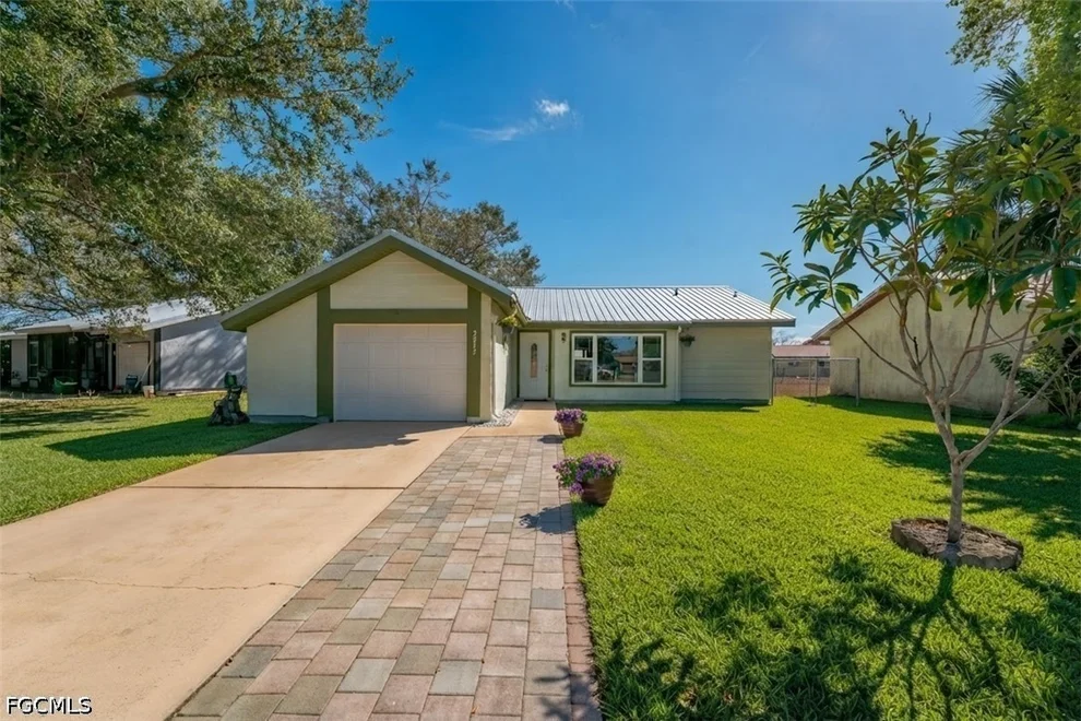 Unit for sale at 2015 Showboat Plaza, Labelle, FL 33935