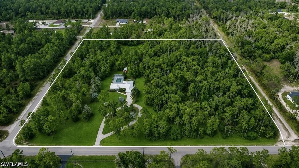 Unit for sale at 825 Desoto Boulevard N, Naples, FL 34120