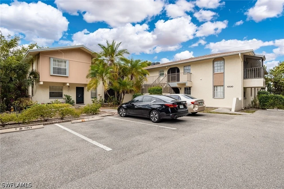 Unit for sale at 4300 Gulfstream Drive, Naples, FL 34112