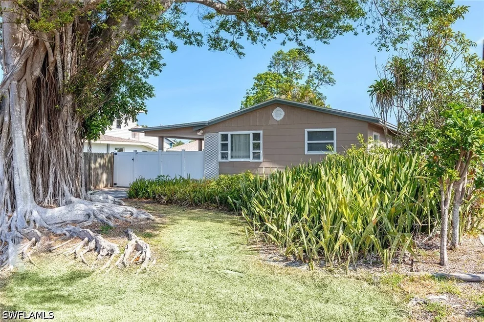 Unit for sale at 547 101st Avenue N, Naples, FL 34108