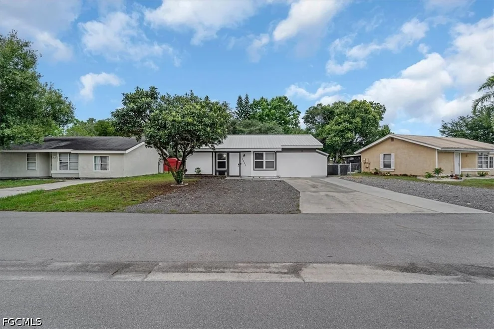 Unit for sale at 2003 Clipper Terrace, Labelle, FL 33935