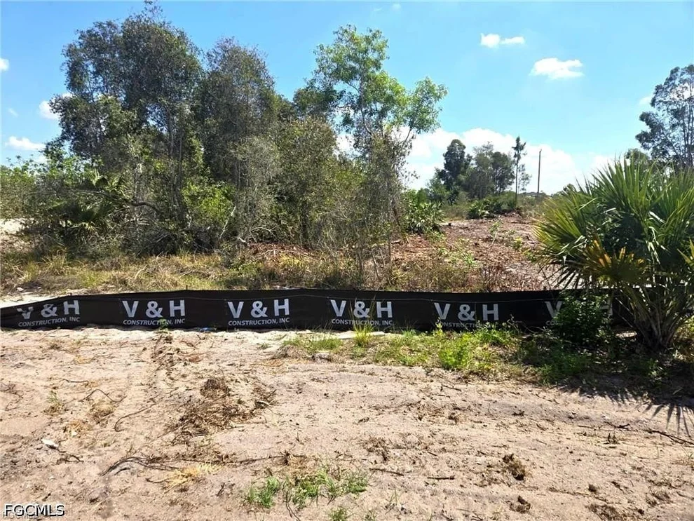 Unit for sale at 811 Bell Boulevard S, Lehigh Acres, FL 33974