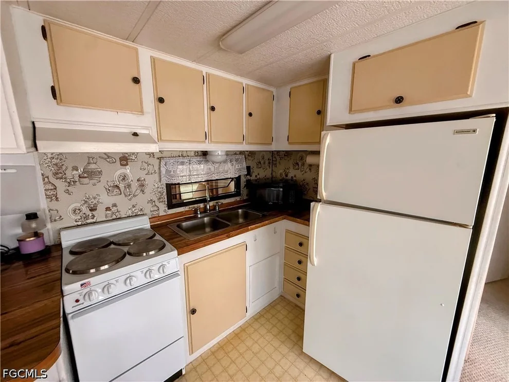 Unit for sale at 15 Fountain View Boulevard, North Fort Myers, FL 33903