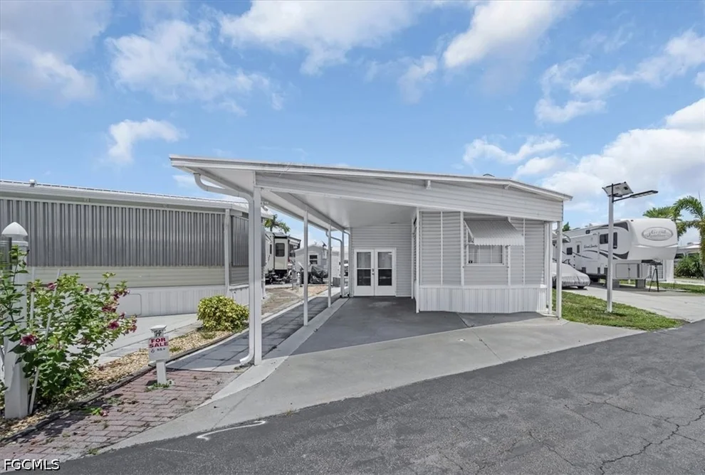 Unit for sale at 1159 Daniels Road, Moore Haven, FL 33471