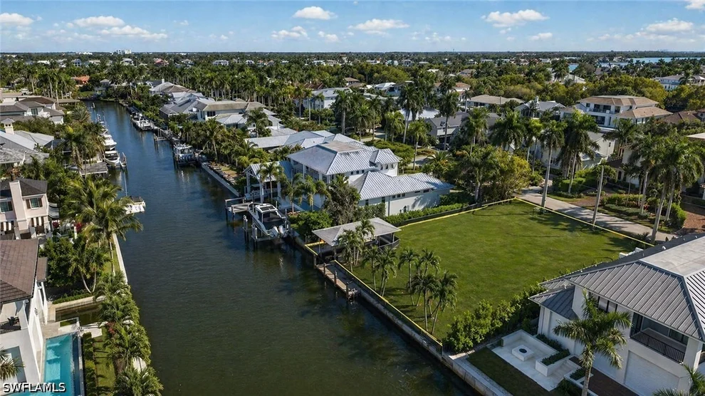 Unit for sale at 601 17TH Avenue S, Naples, FL 34102