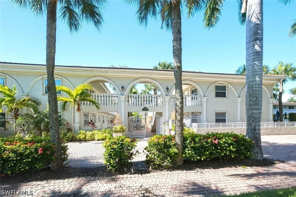 Unit for sale at 980 7th Avenue S, Naples, FL 34102