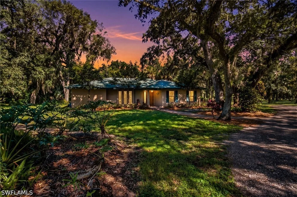 Unit for sale at 670 Rope Bend Drive, Labelle, FL 33935