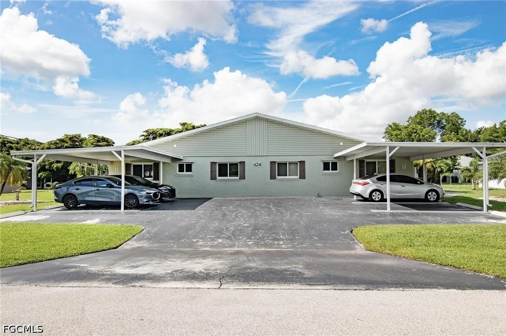 Unit for sale at 624 SE 13th Street, Cape Coral, FL 33990