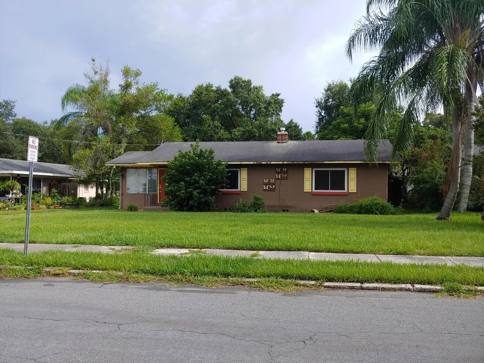 Unit for sale at 620 E 7th Avenue, Mount Dora, FL 32757