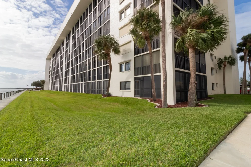 Unit for sale at 300 S Sykes Creek Parkway, Merritt Island, FL 32952