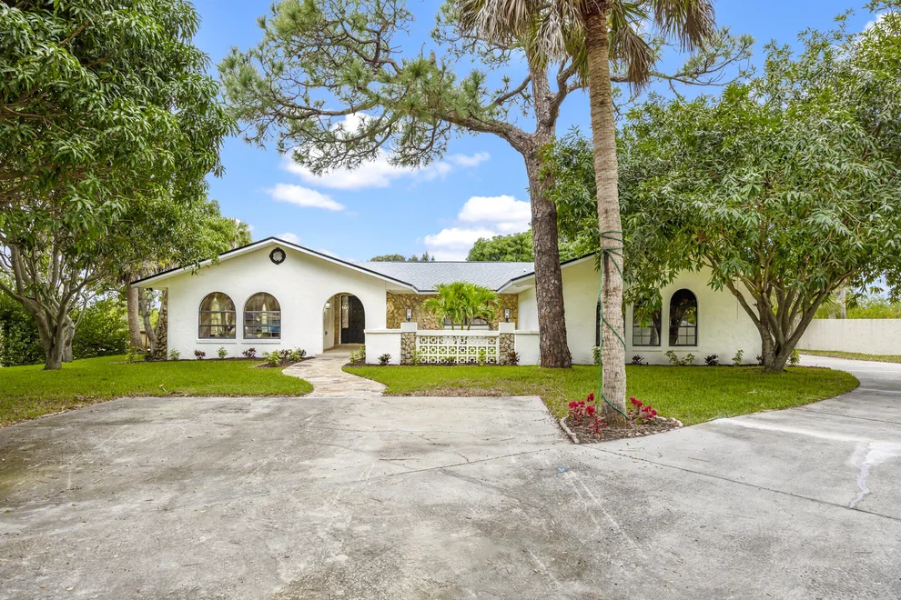 Unit for sale at 701 Lakewood Circle, Merritt Island, FL 32952