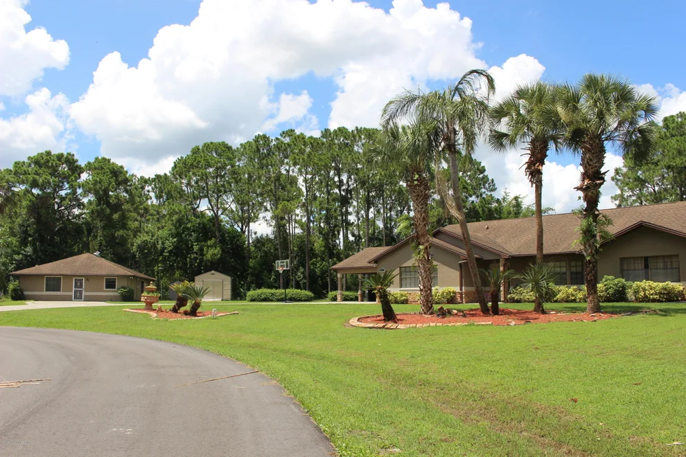 Unit for sale at 907 Hammacher Avenue SW, Palm Bay, FL 32908