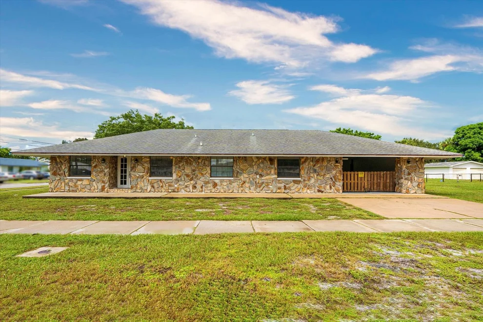 Unit for sale at 300 E Fee Avenue, Melbourne, FL 32901
