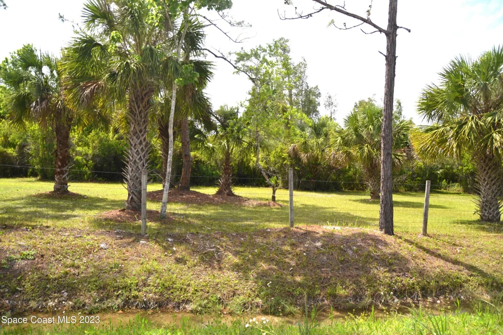 Unit for sale at 2420 Quarterman Lane, Malabar, FL 32950