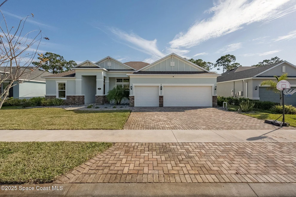 Unit for sale at 1984 Crossbill Drive, Titusville, FL 32796