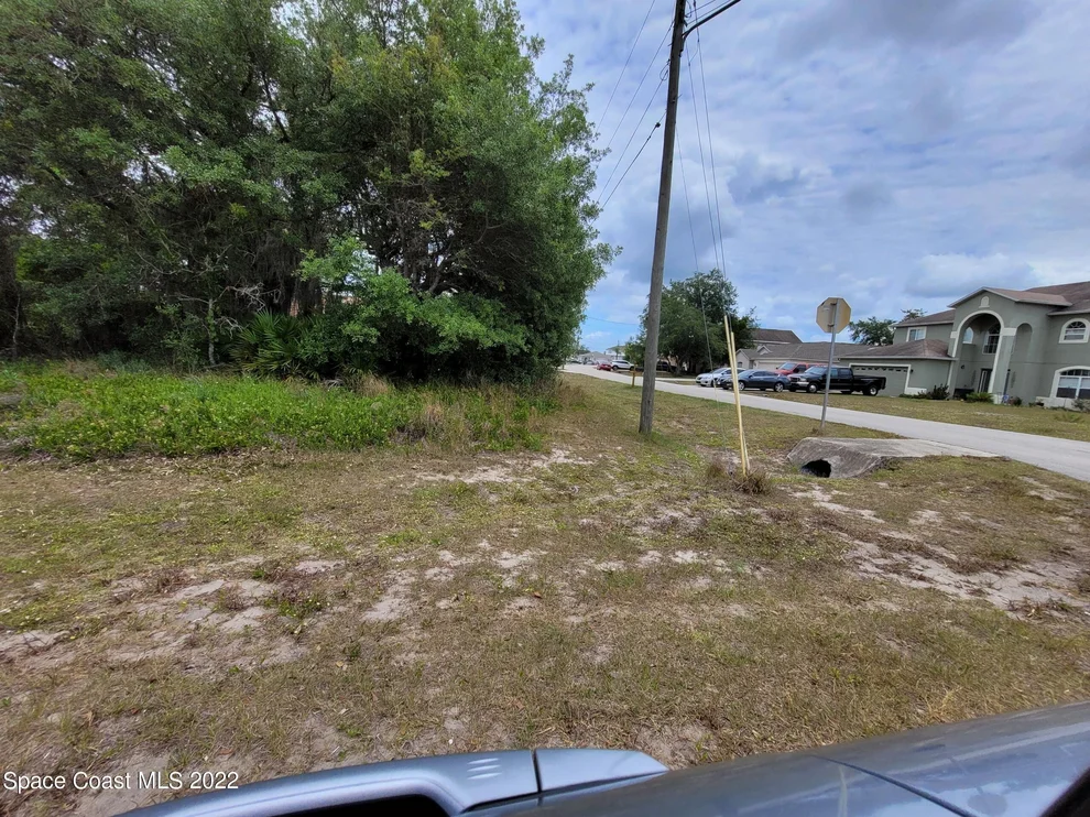 Unit for sale at 445 Lakeview Road, Poinciana, FL 34759