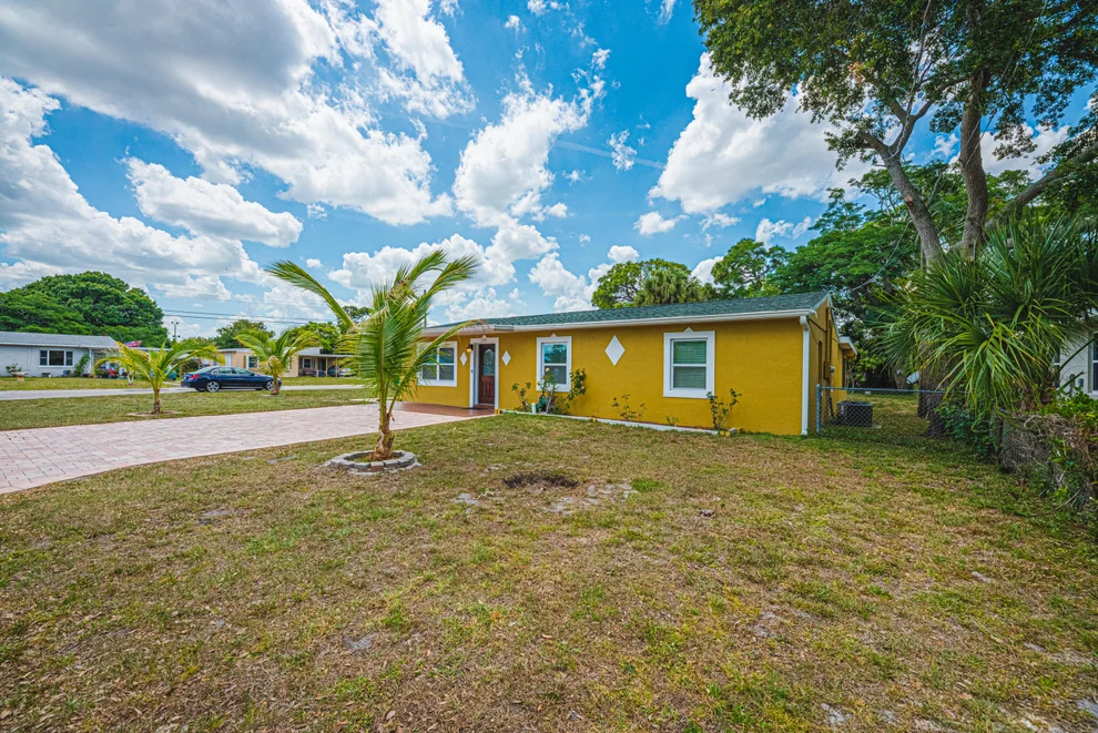 Unit for sale at 200 Lantana Lane, Melbourne, FL 32901