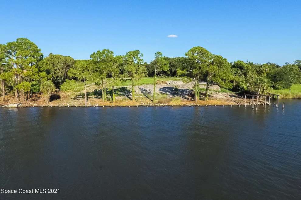 Unit for sale at 495 W Merritt Avenue, Merritt Island, FL 32953