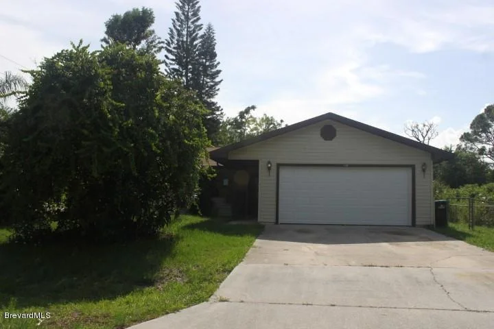 Unit for sale at 498 SE Kodiac Avenue, Palm Bay, FL 32909