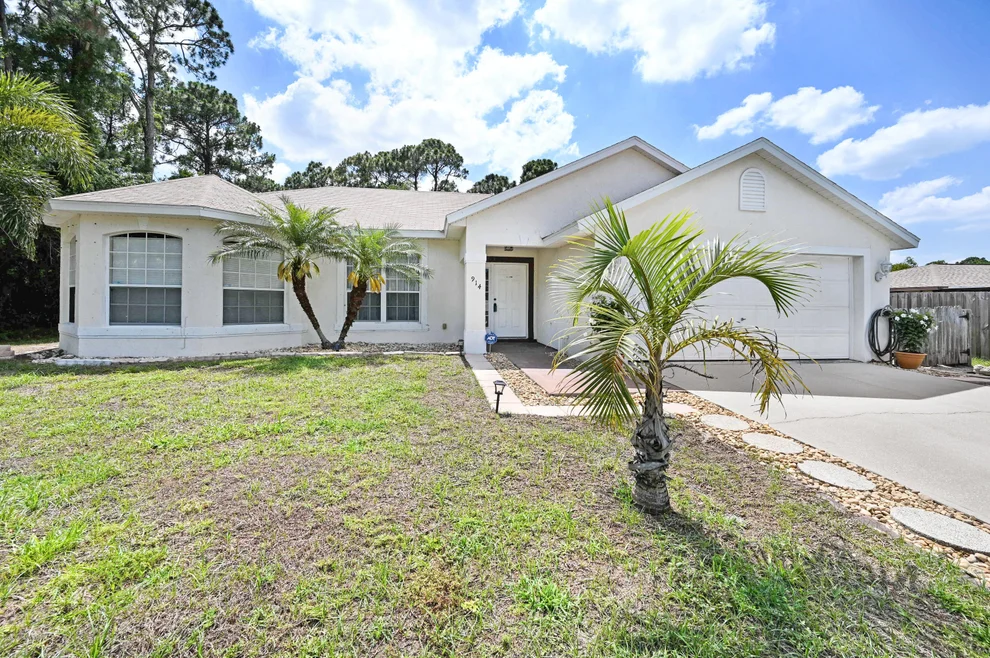 Unit for sale at 914 Cloverleaf Avenue SE, Palm Bay, FL 32909