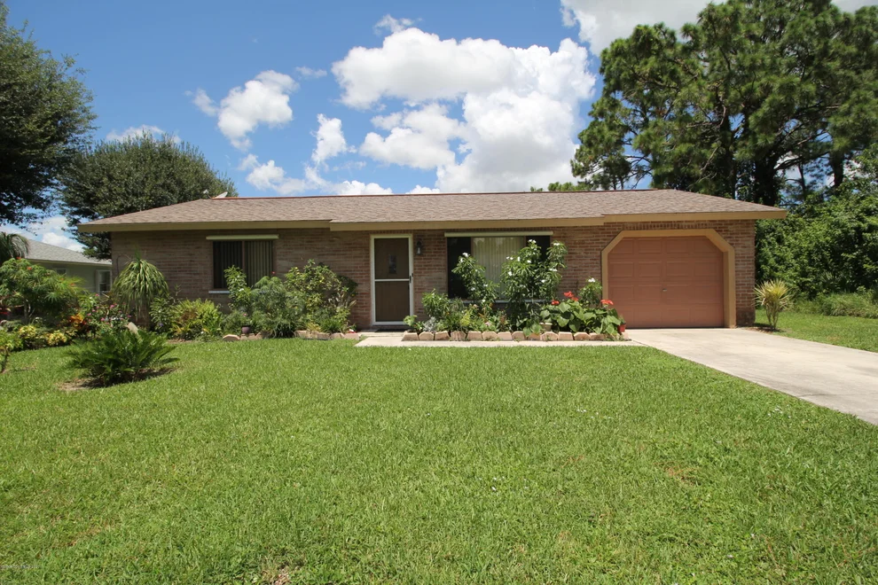 Unit for sale at 690 Londonderry Circle SE, Palm Bay, FL 32909